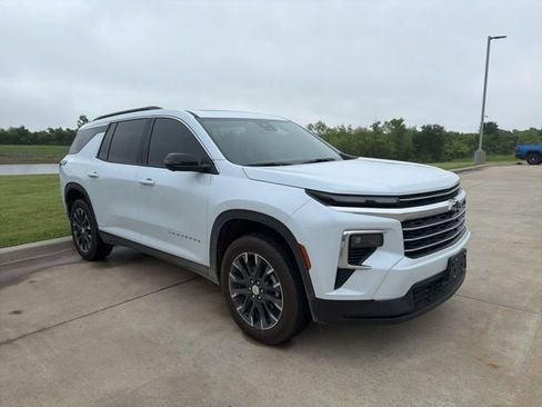 Used 2026 Chevrolet Traverse LT w/ Sun and Wheel Package image 5