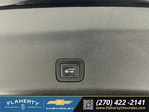 Used 2025 Chevrolet Suburban Z71 w/ Comfort Package AWD/4WD image 21
