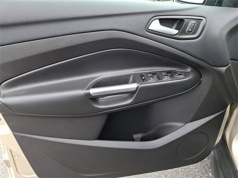 Used 2018 Ford C-MAX SE image 12