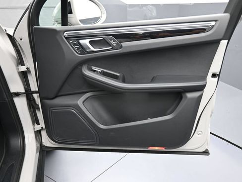 Certified 2023 Porsche Macan Turbo AWD/4WD image 28