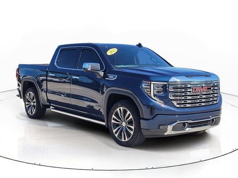 Used 2023 GMC Sierra 1500 Denali w/ Technology Package AWD/4WD image 3