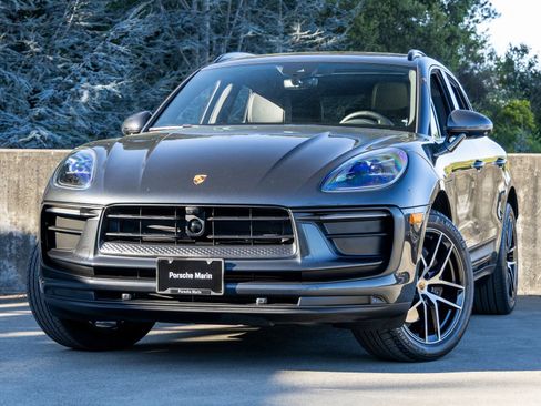 Certified 2025 Porsche Macan image 1