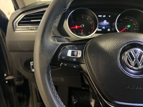Used 2021 Volkswagen Tiguan SE FWD image 14