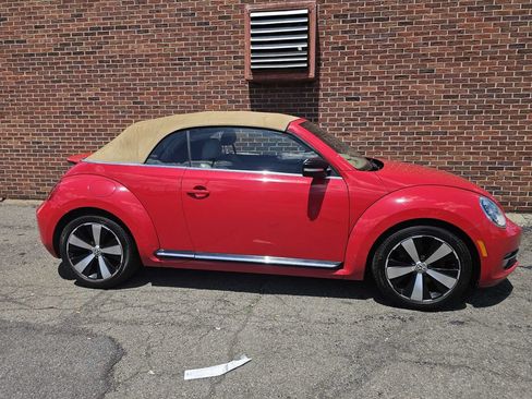 Used 2013 Volkswagen Beetle 2.0T FWD image 1