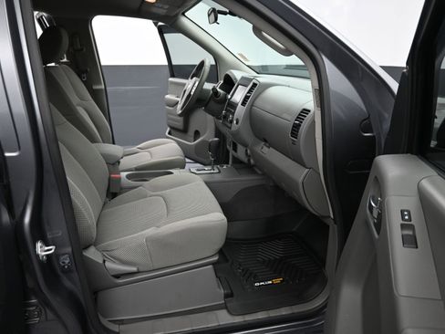 Used 2021 Nissan Frontier SV w/ SV Utility Package image 17