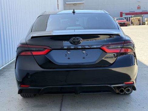 Used 2024 Toyota Camry SE image 4