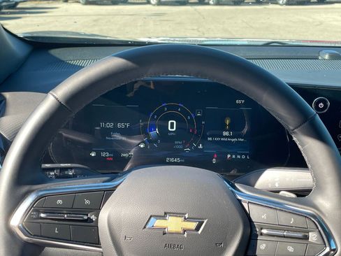 Used 2025 Chevrolet Equinox LT image 39