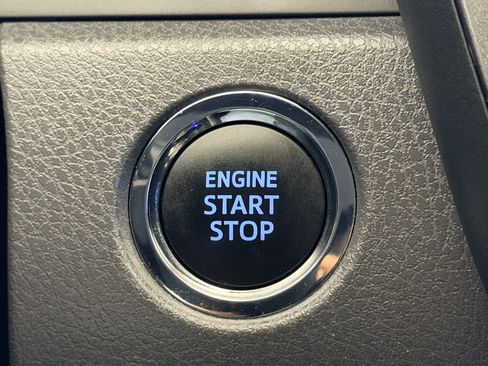 Used 2022 Toyota Camry SE w/ Convenience Package FWD image 22