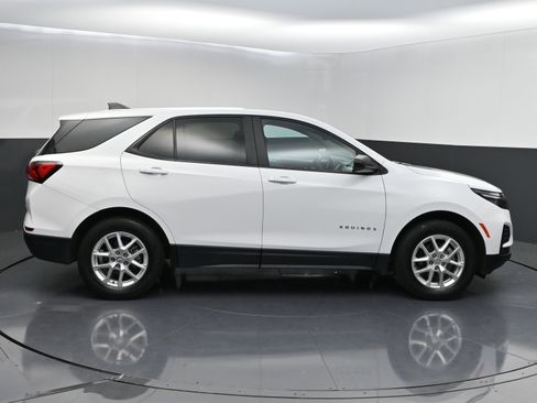 Used 2022 Chevrolet Equinox LS w/ LS Convenience Package AWD/4WD image 8