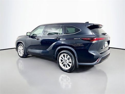 Used 2024 Toyota Highlander Limited image 7