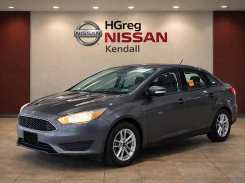 Used 2017 Ford Focus SE FWD image 3