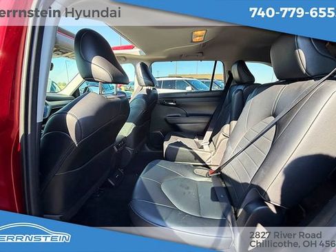 Used 2021 Toyota Highlander XLE AWD/4WD image 26