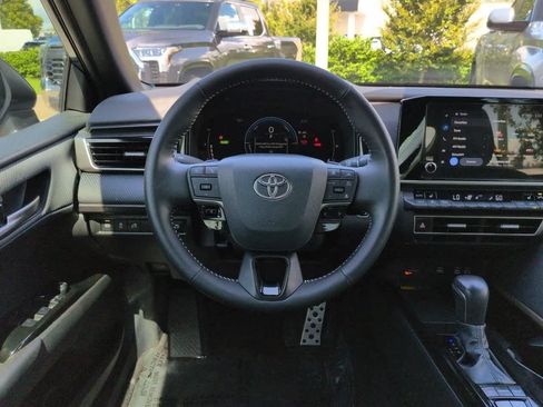 Used 2025 Toyota Camry SE w/ Convenience Package FWD image 15