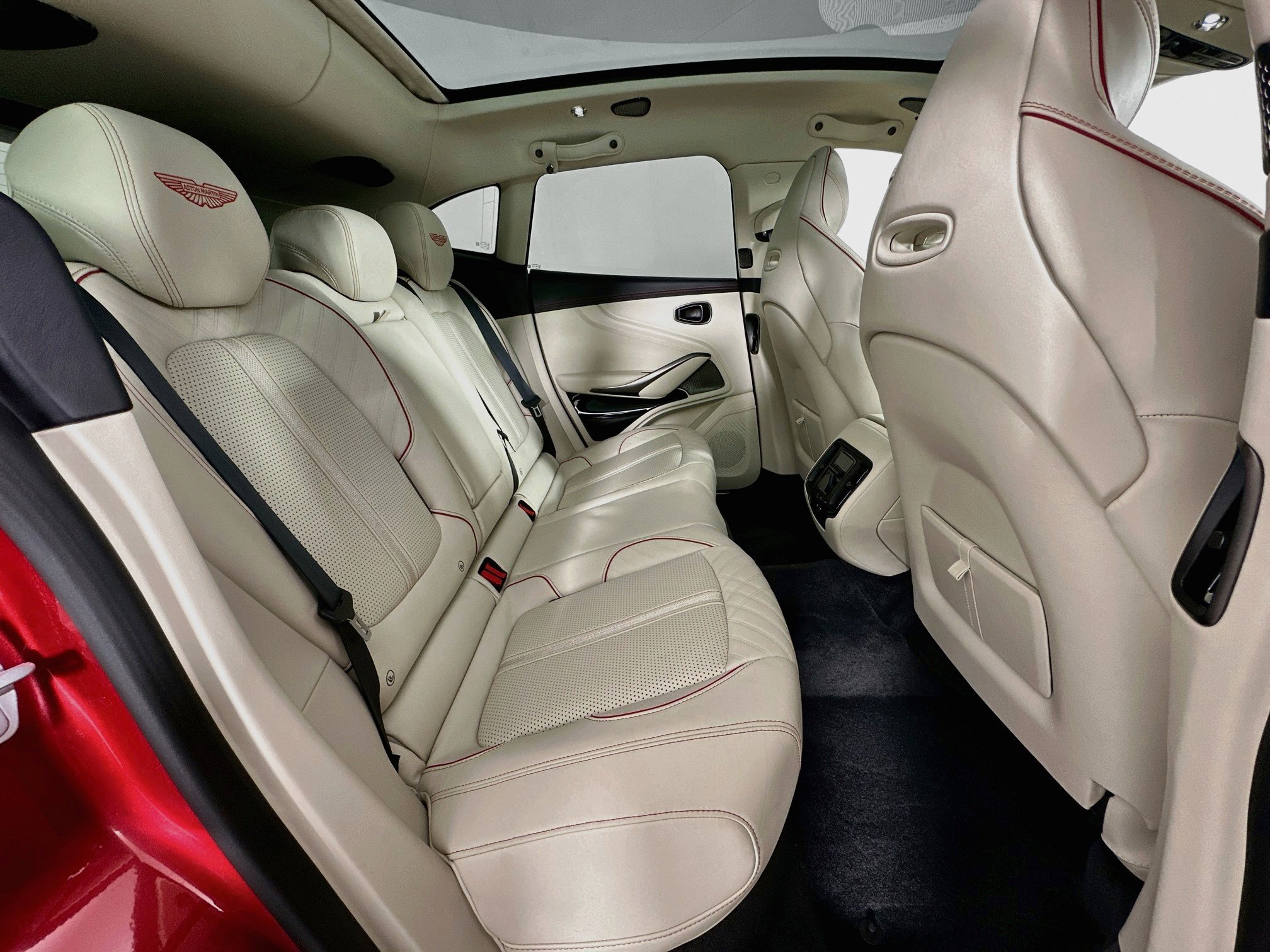 Used 2025 Aston Martin DBX 707 AWD/4WD image 29