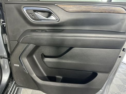 Used 2022 Chevrolet Suburban Premier w/ Premium Package RWD image 26