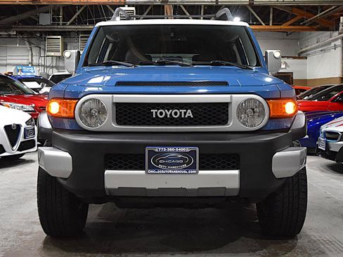 Used 2012 Toyota FJ Cruiser 4WD w/ Convenience Pkg image 2