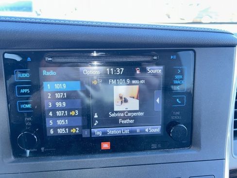 Used 2015 Toyota Sienna Limited Premium image 16