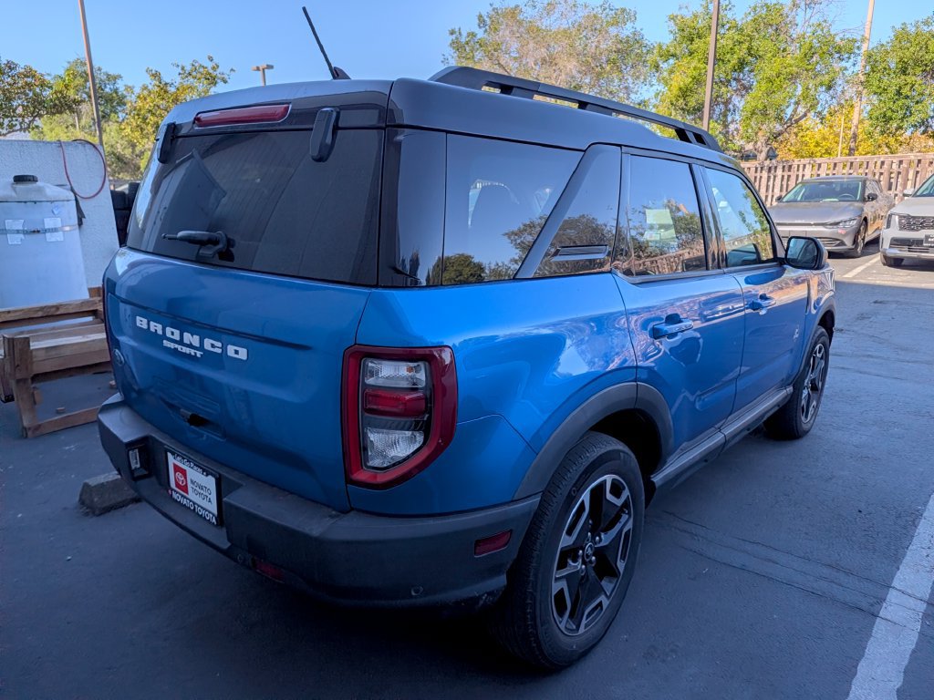 Used 2022 Ford Bronco Sport Outer Banks w/ Tech Package AWD/4WD image 2