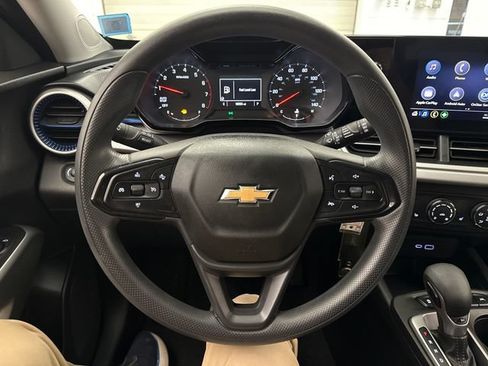 Used 2024 Chevrolet Trax LS w/ LS Convenience Package FWD image 13