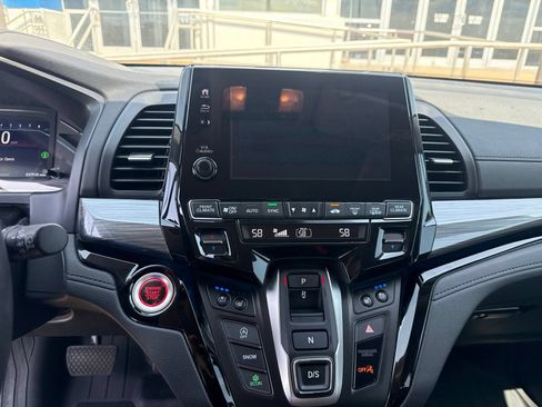 Used 2023 Honda Odyssey Elite image 25