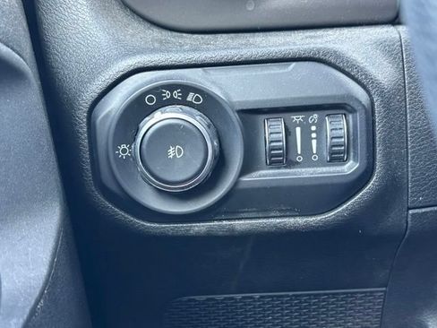 Used 2018 Jeep Wrangler Unlimited Sport AWD/4WD image 16