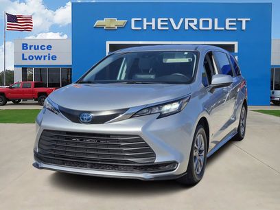 Used 2022 Toyota Sienna LE