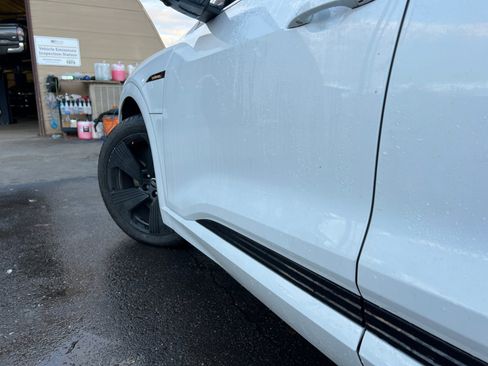 Used 2020 Audi e-tron Premium Plus image 39