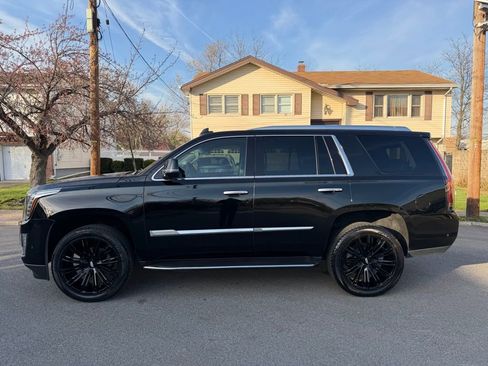 Used 2019 Cadillac Escalade Luxury image 4