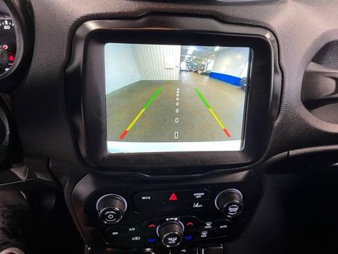 Used 2023 Jeep Renegade Latitude AWD/4WD image 28