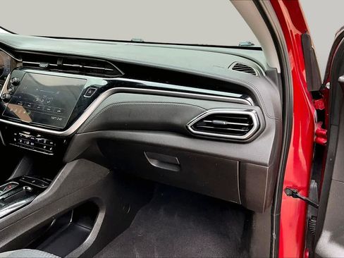 Used 2022 Chevrolet Bolt EUV LT w/ Comfort Package FWD image 18