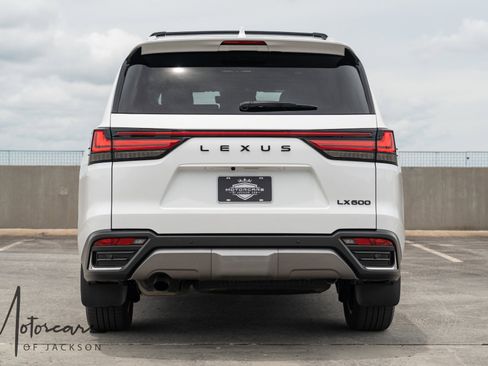 Used 2026 Lexus LX 600 4WD w/ Accessory Package (2T) image 9