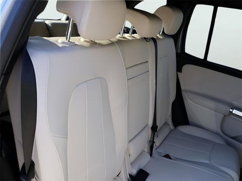 New 2026 Mercedes-Benz GLB 250 4MATIC image 14