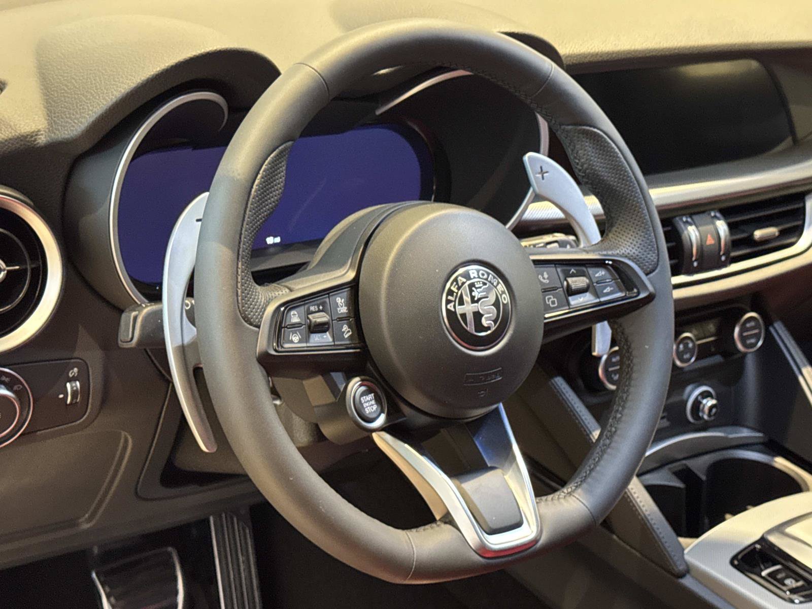Used 2026 Alfa Romeo Stelvio Sprint w/ Convenience Package AWD/4WD image 9