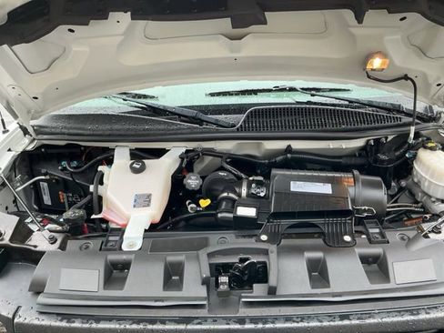 Used 2017 GMC Savana 3500 image 20