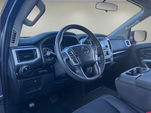 Used 2018 Nissan Titan Platinum Reserve image 11