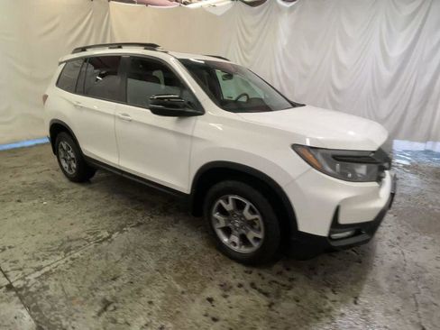 Certified 2023 Honda Passport TrailSport image 2