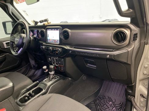 Used 2022 Jeep Wrangler Unlimited Sport AWD/4WD image 26