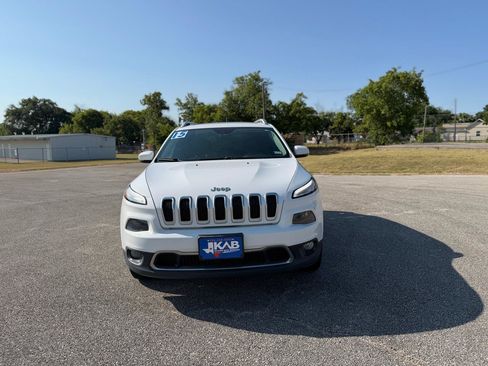 Used 2015 Jeep Cherokee Limited w/ Trailer Tow Group AWD/4WD image 8