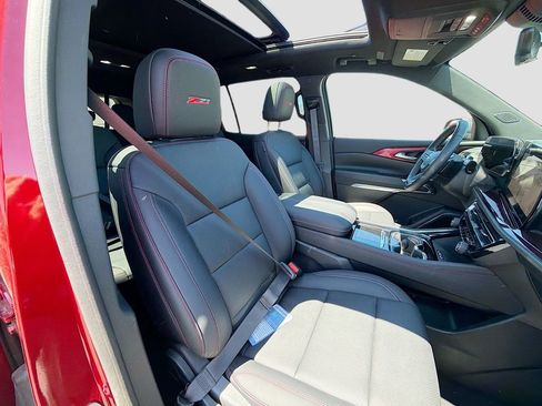 Used 2025 Chevrolet Traverse Z71 w/ Enhanced Driving Package AWD/4WD image 32