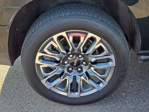 Used 2024 GMC Yukon XL Denali Ultimate AWD/4WD image 6