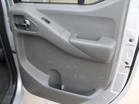 Used 2007 Nissan Frontier SE w/ SE Value Truck Pkg image 9