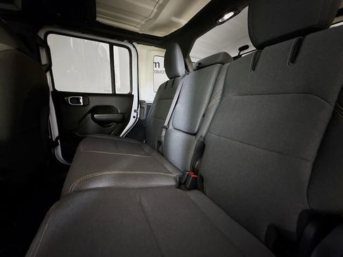 Used 2024 Jeep Wrangler Unlimited image 22
