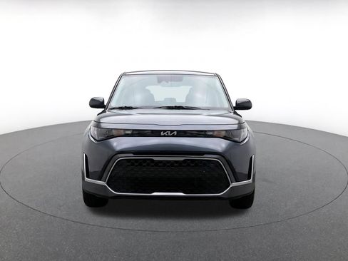 Used 2025 Kia Soul LX w/ LX Technology Package FWD image 2