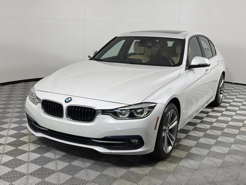 Used 2018 BMW 330i xDrive Sedan w/ Convenience Package AWD/4WD image 9