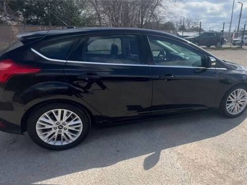 Used 2017 Ford Focus Titanium image 9