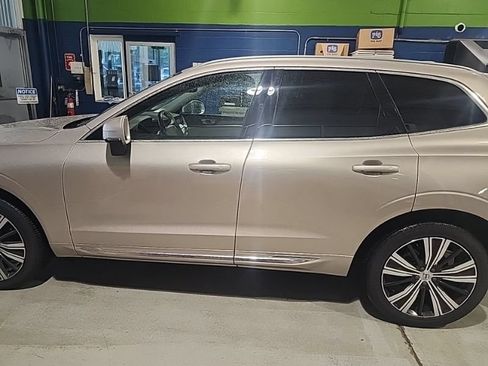 Used 2023 Volvo XC60 B5 Plus w/ Climate Package AWD/4WD image 4