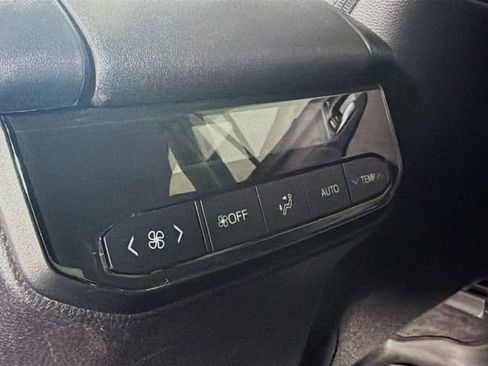 Used 2023 Toyota Highlander XLE AWD/4WD image 32