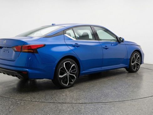 Used 2025 Nissan Altima 2.5 SR FWD image 9