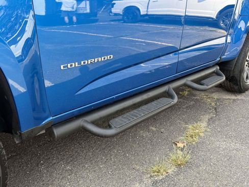 Used 2022 Chevrolet Colorado Z71 AWD/4WD image 9