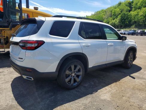 Used 2025 Honda Pilot Sport image 4
